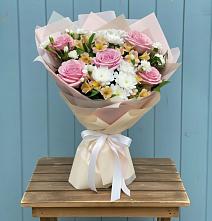 Букет цветов из:  Гвоздики, Орхидеи и Розы в Большое Полпино