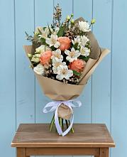 Букет цветов из:  Альстромерии, Лизиантусы, Розы и Хризантемы в Большое Полпино