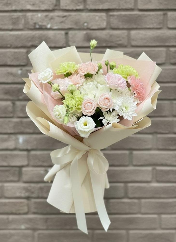 Букет цветов из: Гвоздики, Розы, Лизиантусы и Хризантемы в Большое Полпино