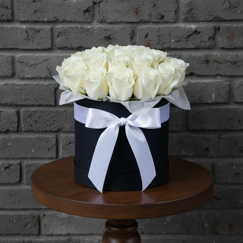 Цветочная композиция из Розы в шляпной коробке в Большое Полпино