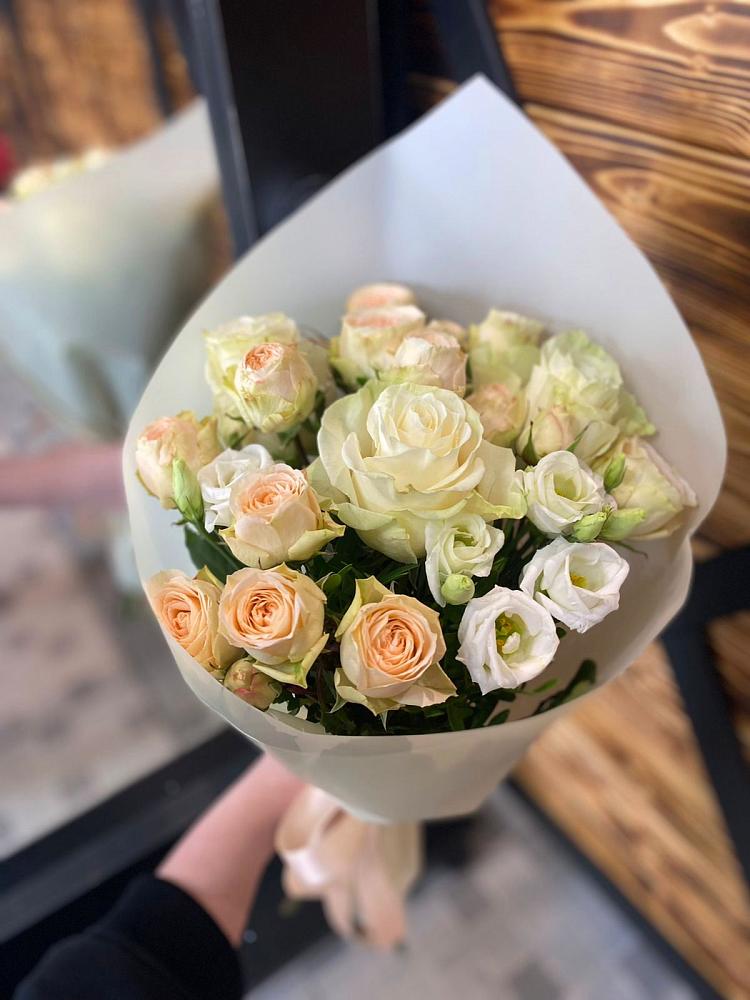 Букет цветов из: Розы и Лизиантусы в Большое Полпино